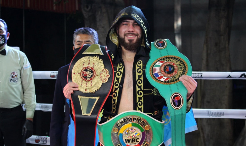 Садриддин Ахмедов одержал победу в бою за три титула