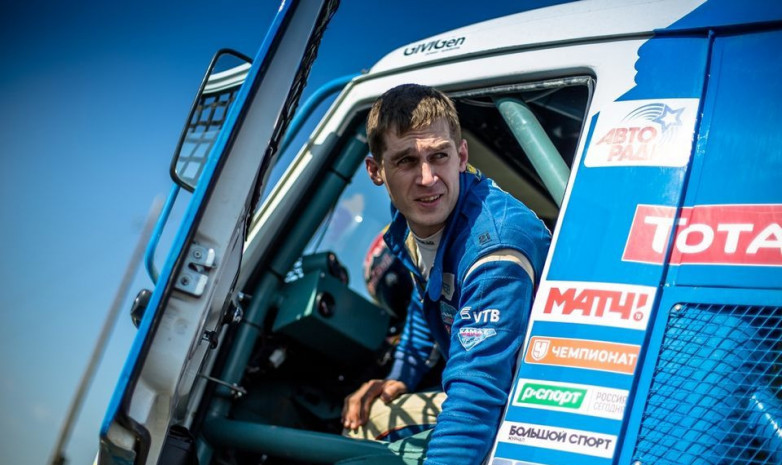 Дмитрий Сотников одержал победу на четвертом этапе «Дакара-2021» в зачете грузовиков