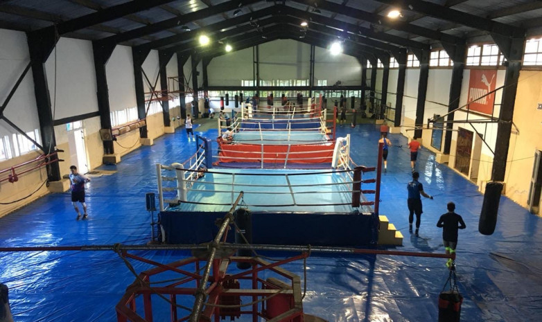 Фото. Казахстанские боксеры приступили к тренировкам с кубинцами