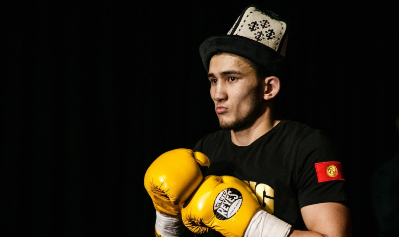 Боксер из Кыргызстана успешно дебютировал на профессиональном ринге