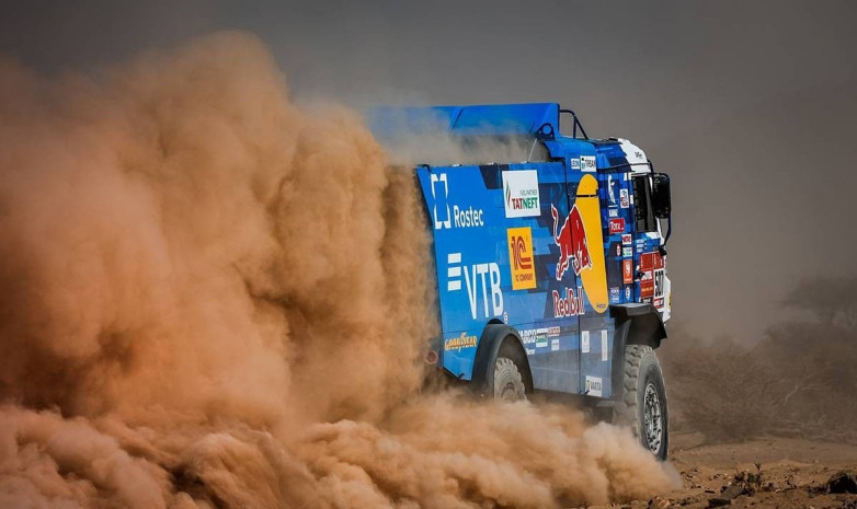Дмитрий Сотников стал первым в зачете грузовиков на стартовом этапе «Дакар-2021»