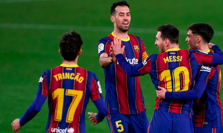 «Барселона» вырвала победу в матче с «Бетисом» и вышла на 2-е место в Примере (+Видеообзор)