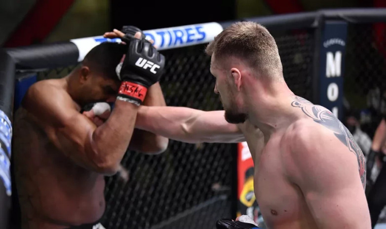 Волков нокаутировал Оверима в главном бою турнира UFC Vegas 18 (Видео)