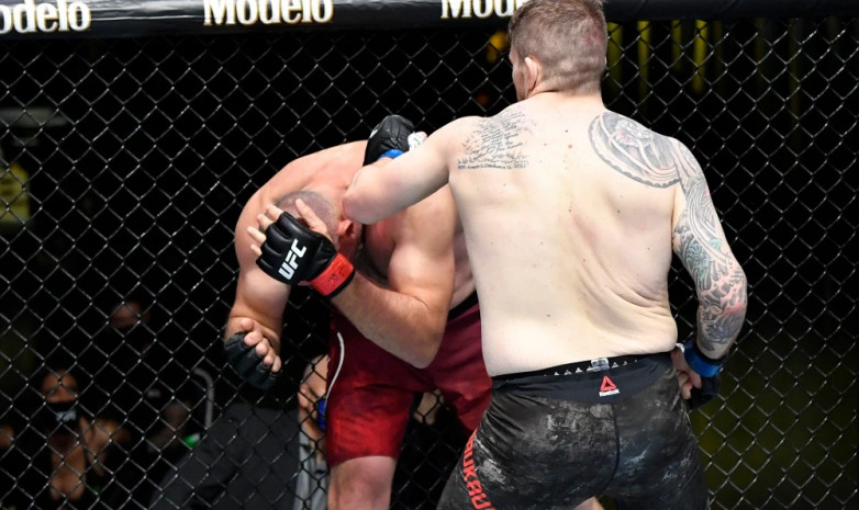 Докос нокаутировал Олейника на турнире UFC Vegas 19