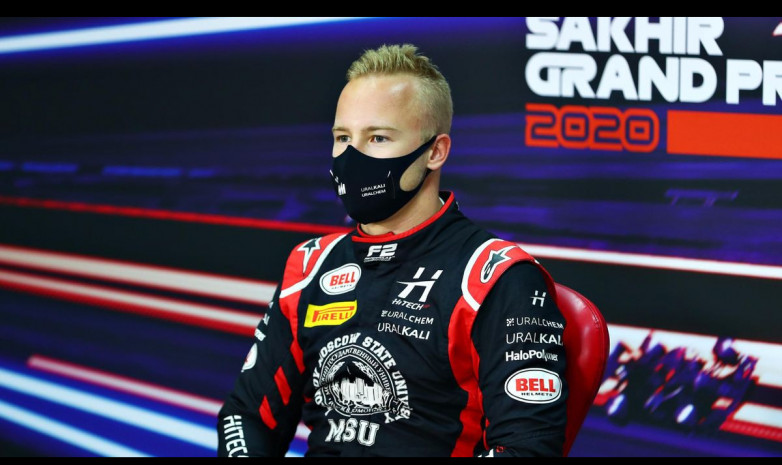 Российский гонщик будет выступать в Формуле-1 без флага и гимна
