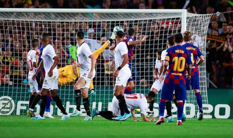 «Барселона» проиграла «Севилье» в первом полуфинальном матче Кубка Испании