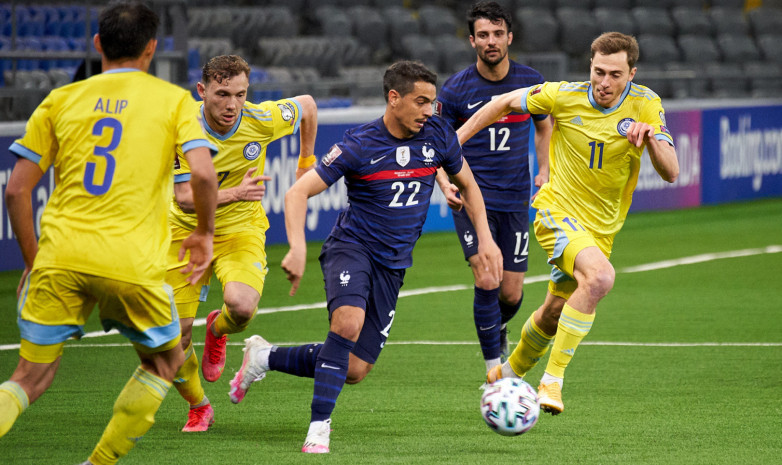 «Хоть как-то нужно было держать мяч». Аскар Кожабергенов оценил игру Казахстана в матче с Францией и похвалил Байсуфинова за правильный ход