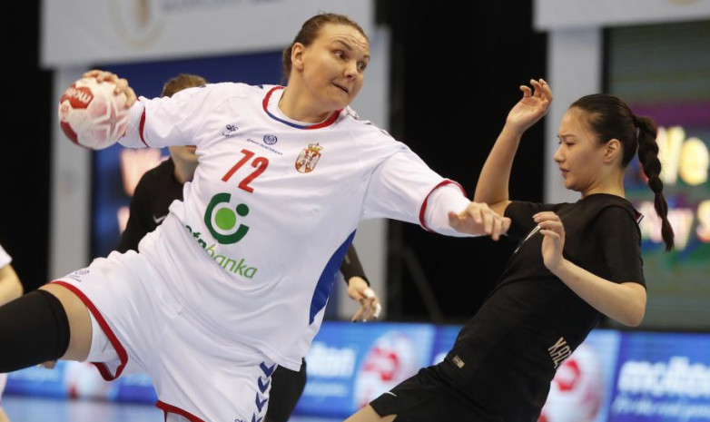 Женская сборная Казахстана по гандболу потерпела поражение от команды Сербии на отборочном турнире в Венгрии