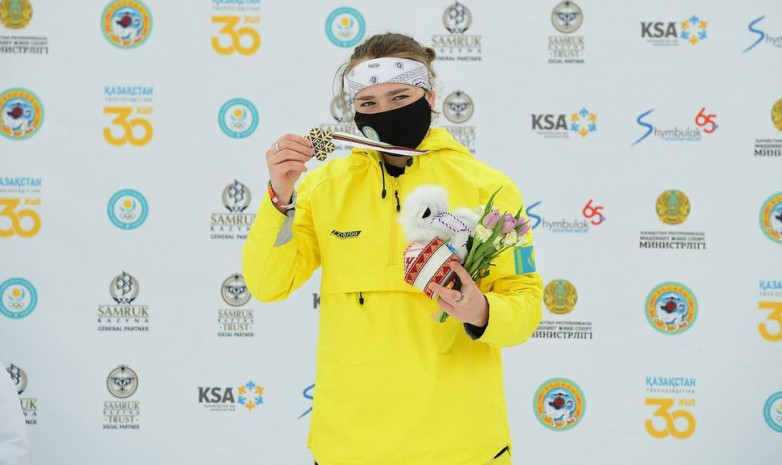 «Надежд, если честно, не было». 15-летняя казахстанская могулистка о сенсационной медали на домашнем ЧМ в Алматы