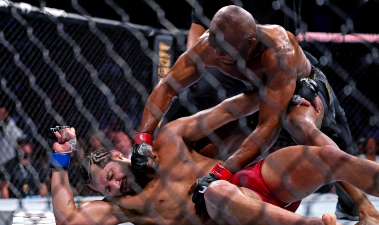 ВИДЕО. Лучшие моменты турнира UFC 261: Усман - Масвидаль 2 
