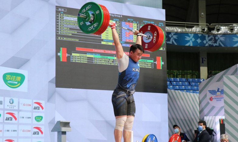 Нургиса Адилетулы выиграл «серебро» на чемпионате Азии по тяжелой атлетике