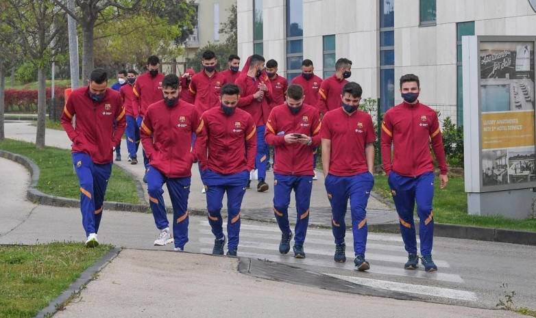 ФОТО. Перед матчем с АФК «Кайрат» игроки «Барселоны» совершили прогулку по Задару