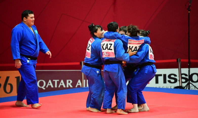 Сборная Казахстана по дзюдо завоевала серебряную медаль командных соревнований на чемпионате Азии