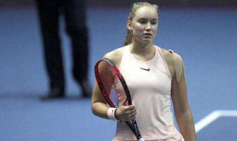 Елена Рыбакина, проиграв первый сет, снялась с турнира в США. Причины известны