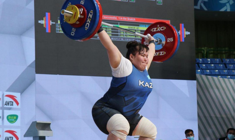 Айзада Муптильда стала бронзовым призером чемпионата Азии по тяжелой атлетике