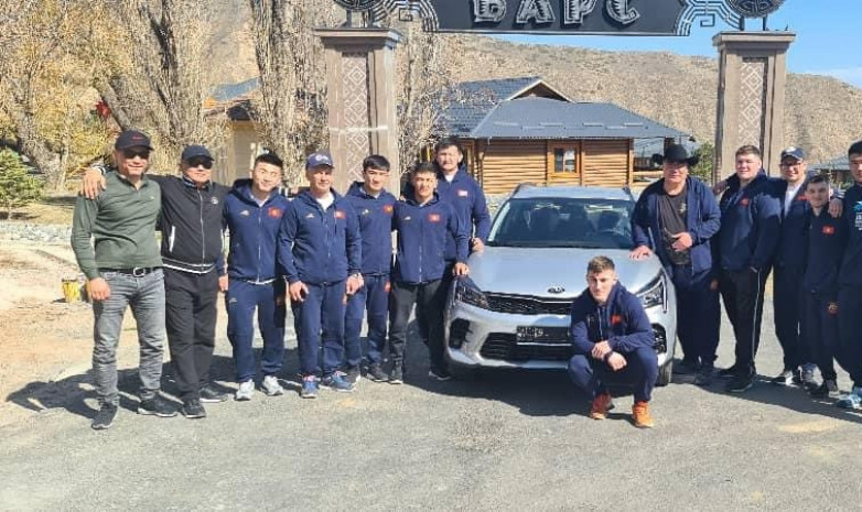 Владимир Золоев получил в подарок новую машину