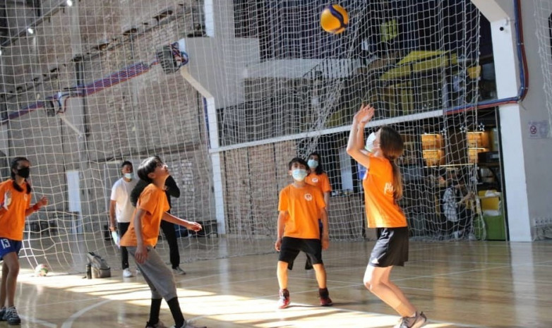 Команда UWIS В стала победителем турнира по волейболу между международными школами в Бишкеке