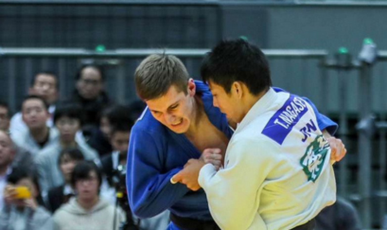 Владимир Золоев вышел в финал чемпионата Азии в Бишкеке