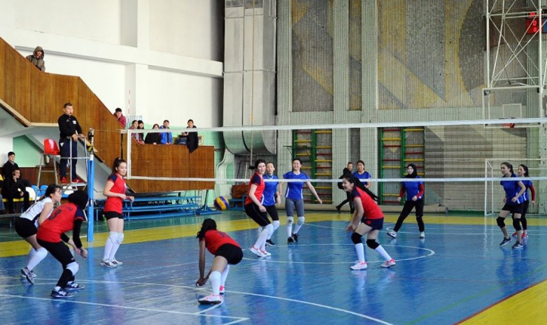 Чемпионат Бишкека: «Дордой» и «Салам-Алик» лидируют после двух дней