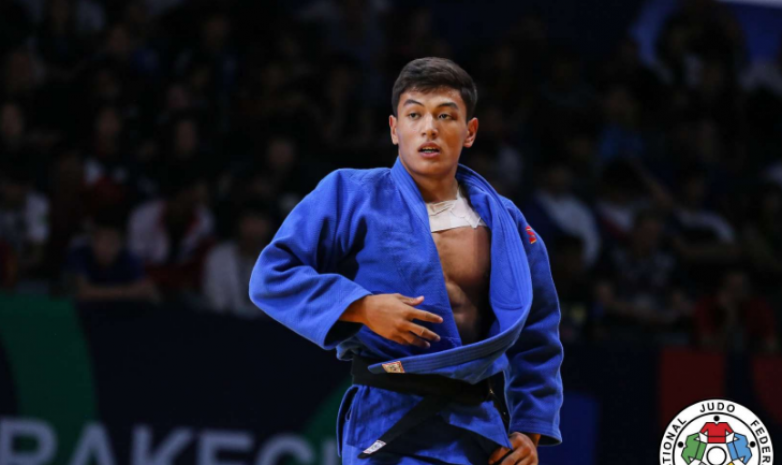 Кубанычбек Айбек уулу вышел в полуфинал чемпионата Азии в Бишкеке