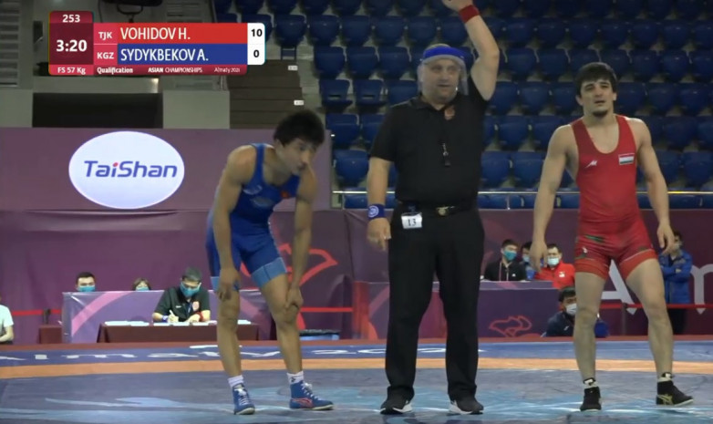 Чемпионат Азии: Анарбек Сыдыкбеков разгромно проиграл таджикистанцу