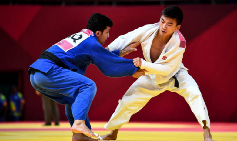 Чемпионат Азии и Океании в Бишкеке: Айбек уулу и Те будут бороться за бронзу