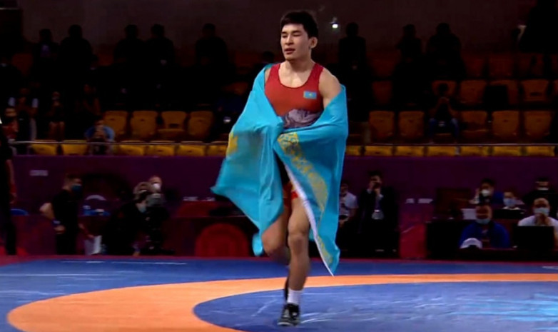 Султан Асетулы завоевал золотую медаль чемпионата Азии по борьбе 