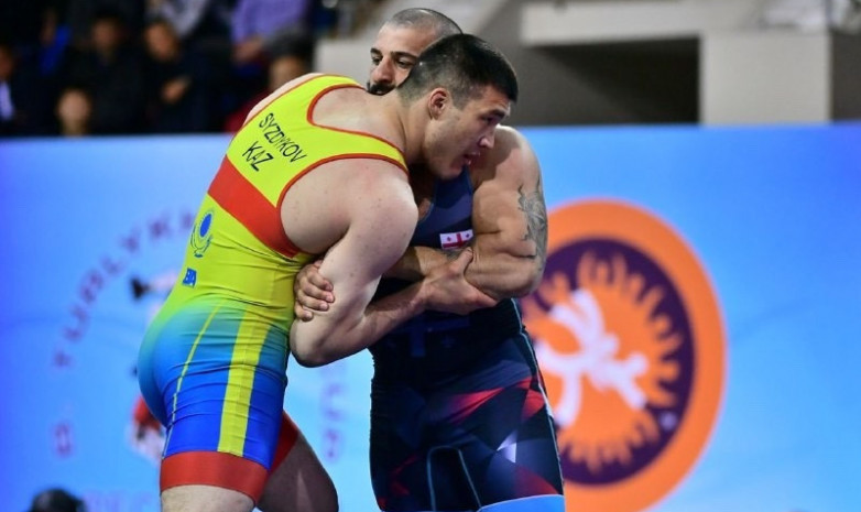 Алимхан Сыздыков прошел в финал чемпионата Азии по греко-римской борьбе