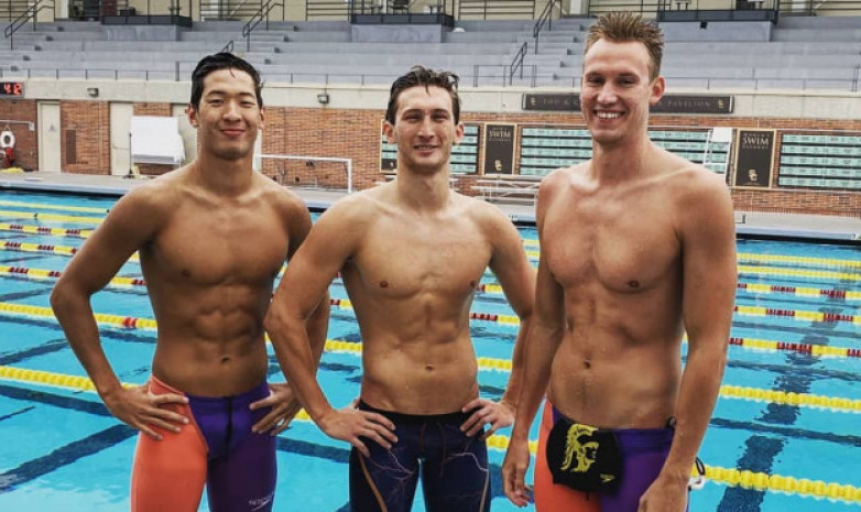 Казахстанские пловцы завоевали бронзовую медаль на чемпионате в России