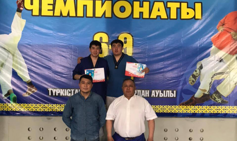 Акмолинцы стали чемпионами Казахстана по борьбе на поясах