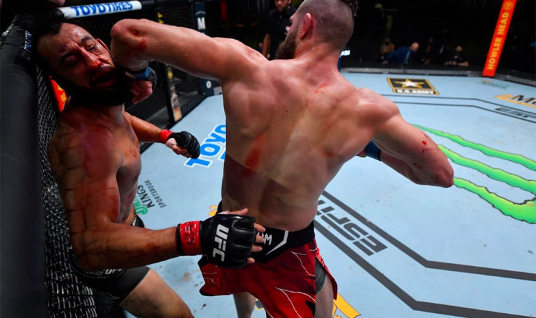 UFC Vegas 25: Басты жекпе-жекте Прохазка Рейесті нокаутпен жеңді
