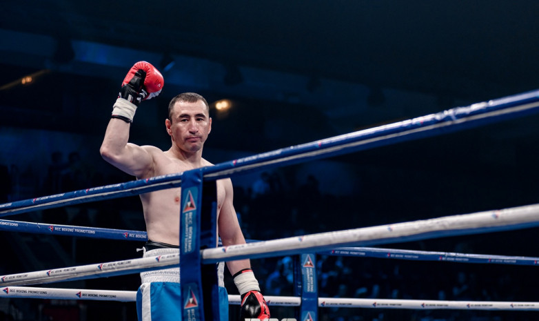 Берикбай Нуримбетов не смог одолеть Ивана Никонова на вечере бокса в России