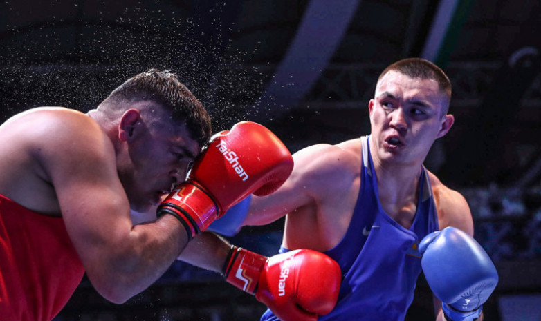 Капитан сборной Казахстана Кункабаев проиграл узбекскму боксеру в финале ЧА-2021