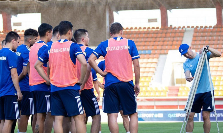 Фоторепортаж с тренировки молодежной сборной Казахстана перед матчем с Бельгией