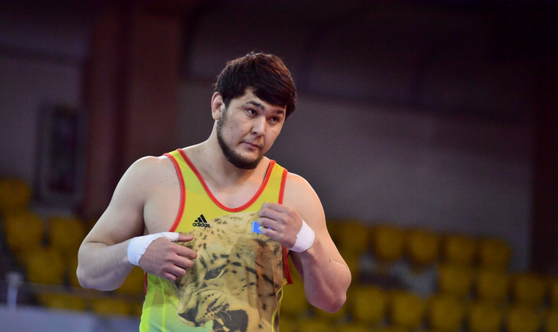Казахстанский борец сразится за «бронзу» на международном турнире в Каспийске 