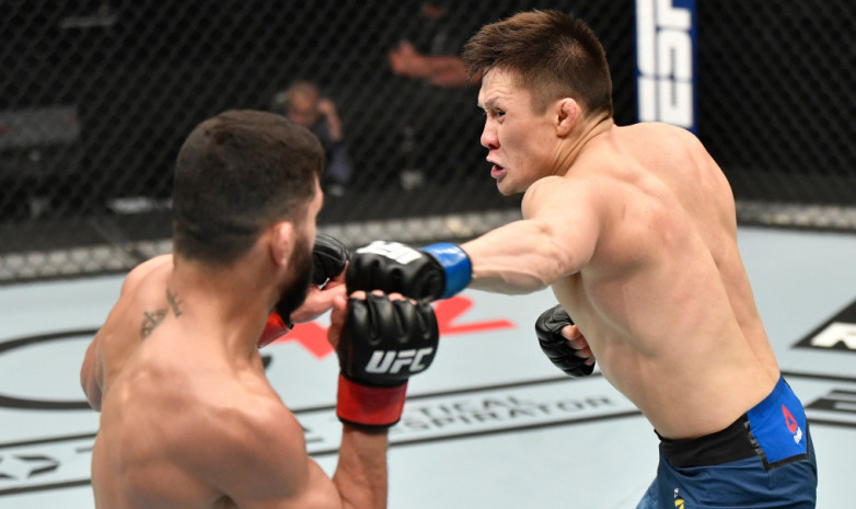 ВИДЕО. Жалгас Жумагулов обратился к казахстанским болельщикам перед третьим боем в UFC