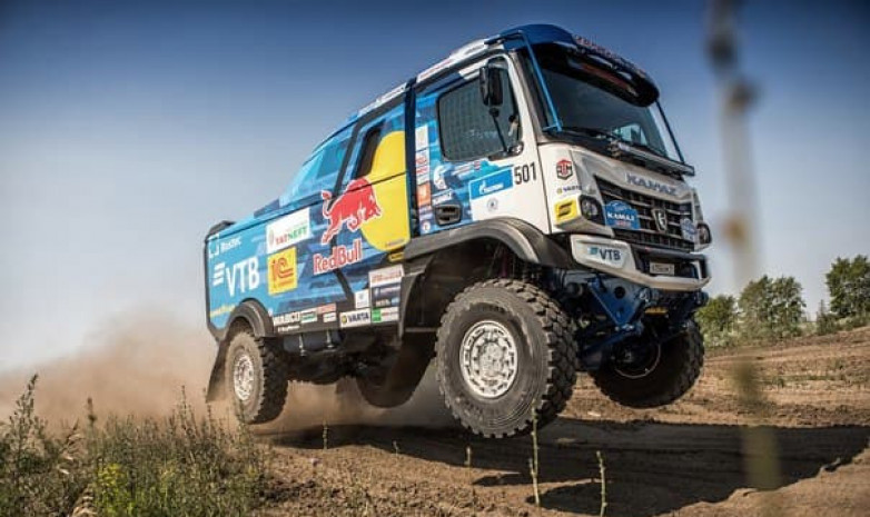 Дмитрий Сотников победил на втором этапе ралли-марафона «Шелковый путь» в зачете грузовиков