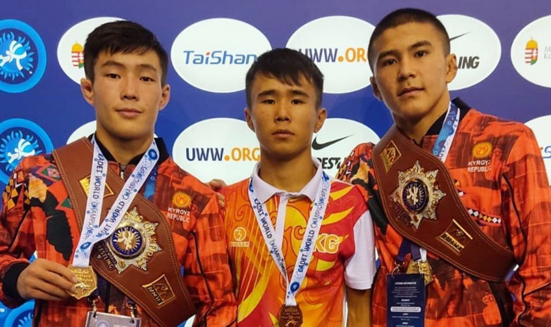 Борцы из Кыргызстана завоевали 4 медали на юношеском чемпионате мира в Венгрии