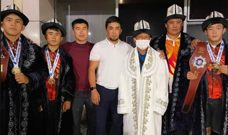 В Бишкеке встретили победителей и призеров юношеского чемпионата мира
