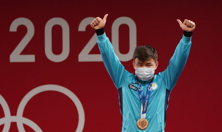 «Такой шанс подвернулся». Казахстанский тяжелоатлет рассказал, как ему досталась бронзовая медаль на Олимпиаде 