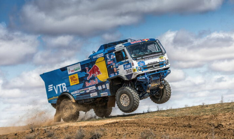 Дмитрий Сотников выиграл первый этап ралли «Шелковый путь-2021» в зачете грузовиков 
