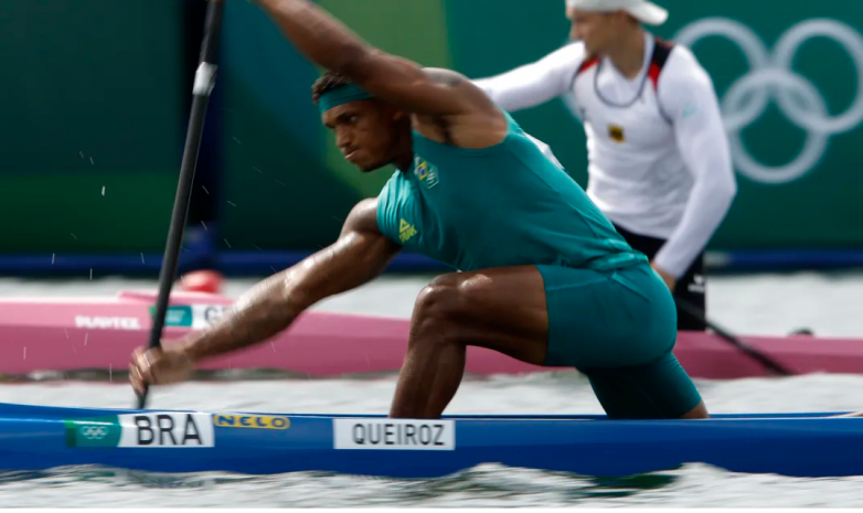 Бразилец Кейрос дос Сантос выиграл золотую медаль ОИ-2020 среди каноэ-одиночек на дистанции 1000 м 