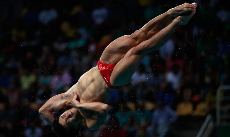 Спортсмены из Китая завоевали «золото» и «серебро» Олимпийских игр-2020 в прыжках в воду с 10-метровой вышки