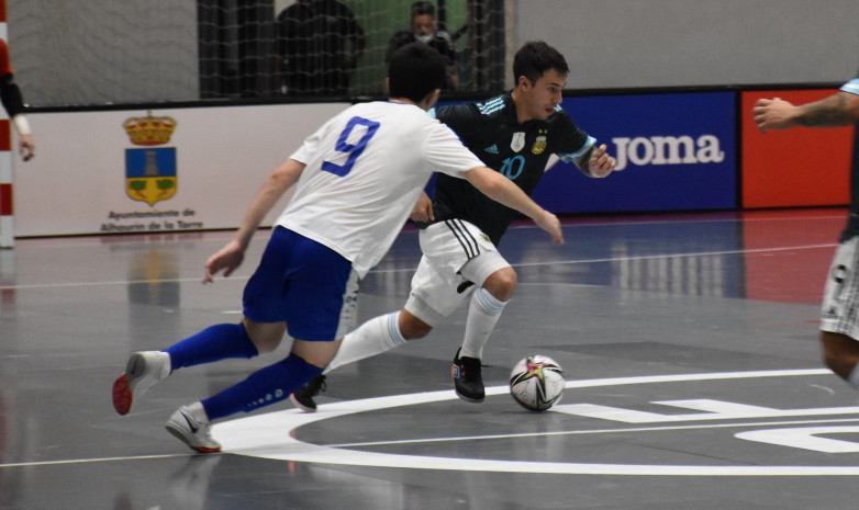 Аргентина обыграла Узбекистан на турнире в Малаге