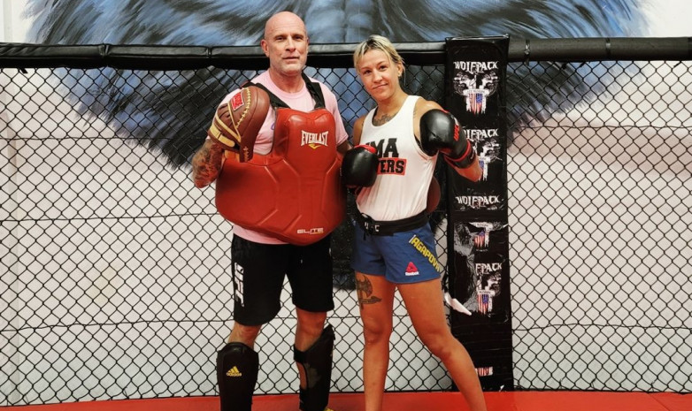 Мария Агапова представила тренера, с которым готовится к третьему бою в UFC