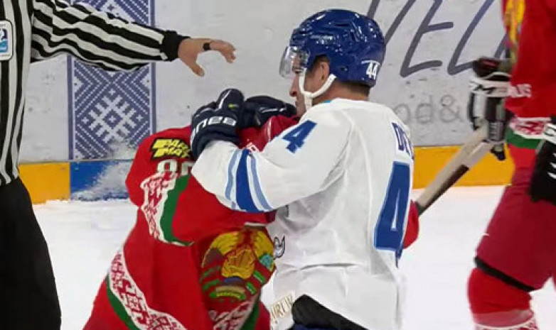 Капитан «Барыса» мощно закамбэчил в драке на кулаках с белорусским хоккеистом. ВИДЕО