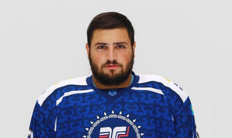 Казахстанский хоккеист выплатит штраф за неприличный жест в адрес игрока «Куньлуня»