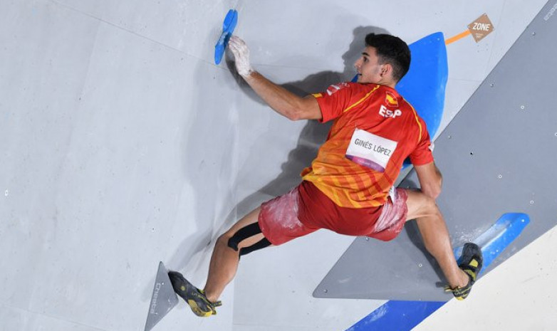 Испанец Альберто Хинес Лопес выиграл «золото» на Олимпийских играх-2020 в скалолазании