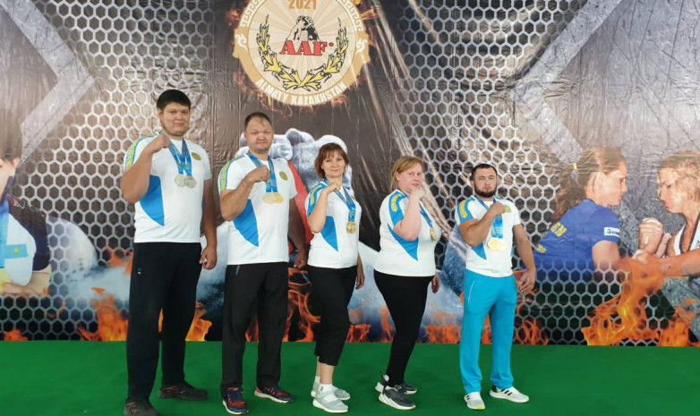 10 наград завоевали акмолинцы на чемпионате Азии по армрестлингу