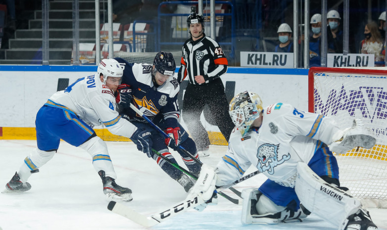 «Заставят раскрыться». В России прогнозируют результативный хоккей в матче «Металлург» Мг – «Барыс»
